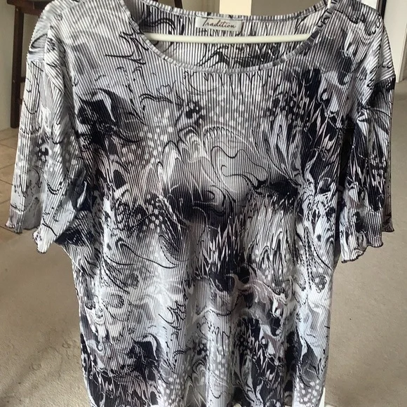 Blouse(s) - Picture 9 of 10